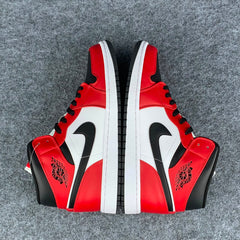 Air Jordan 1 Mid 'Chicago Black Toe'