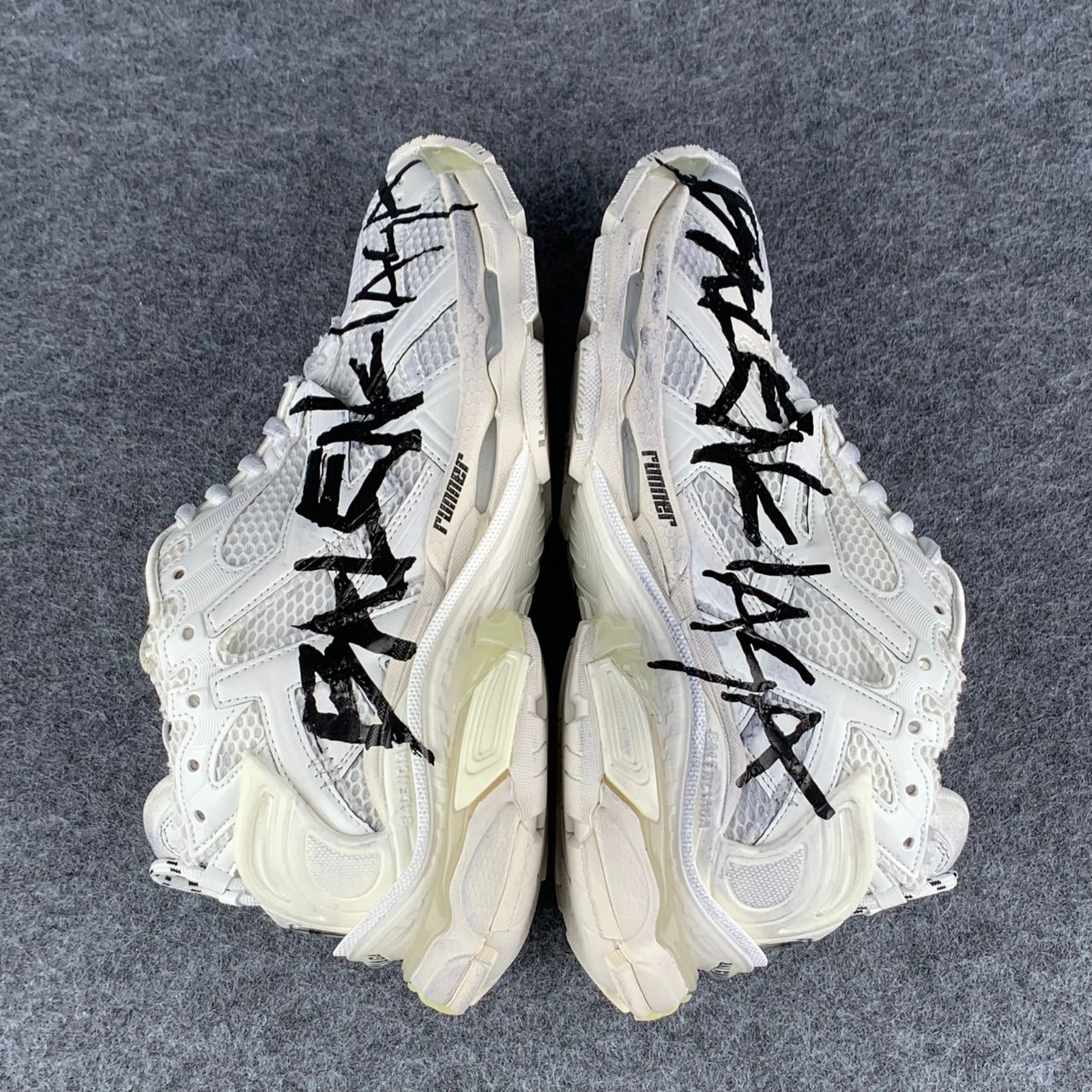 Balenciaga Runner Sneaker Graffiti 'White'