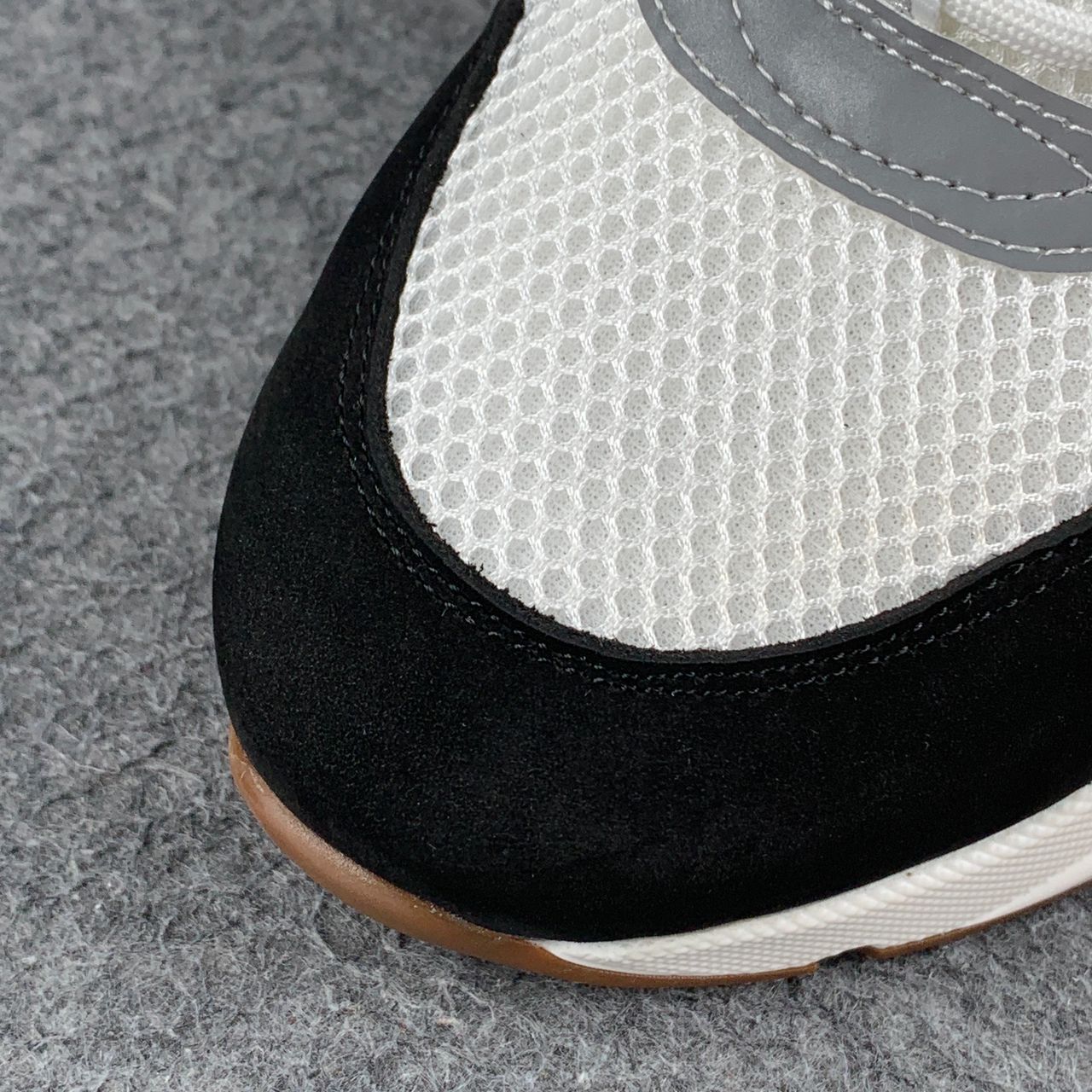 Dior B22 'White Black Gum'