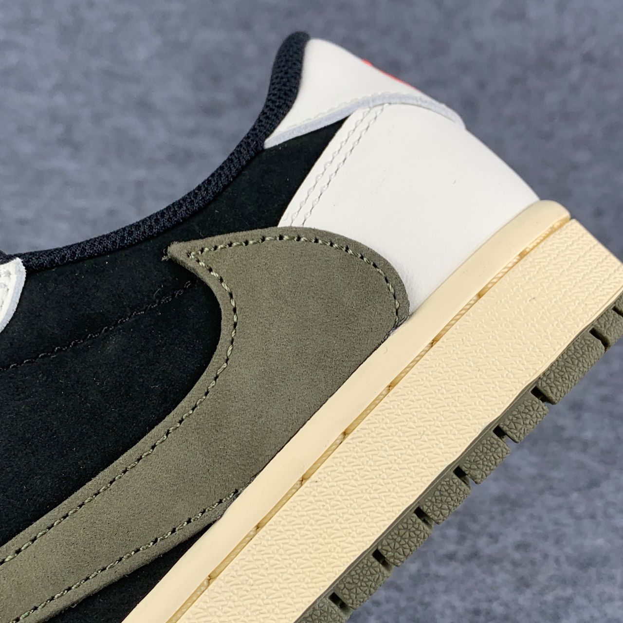 Travis Scott x Wmns Air Jordan 1 Low OG 'Olive'