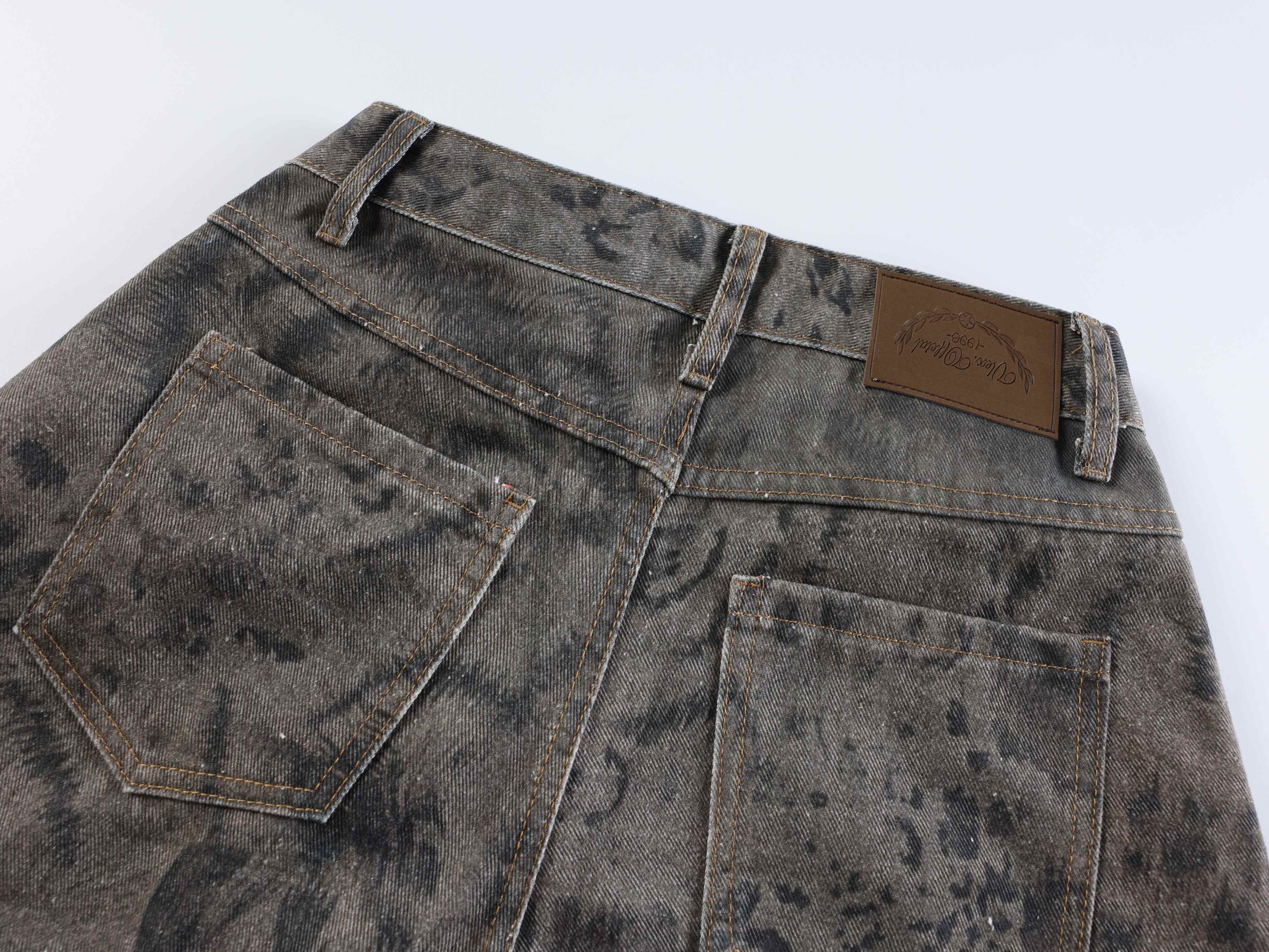 CapCabin “Shadow Predator Balloon Jeans”