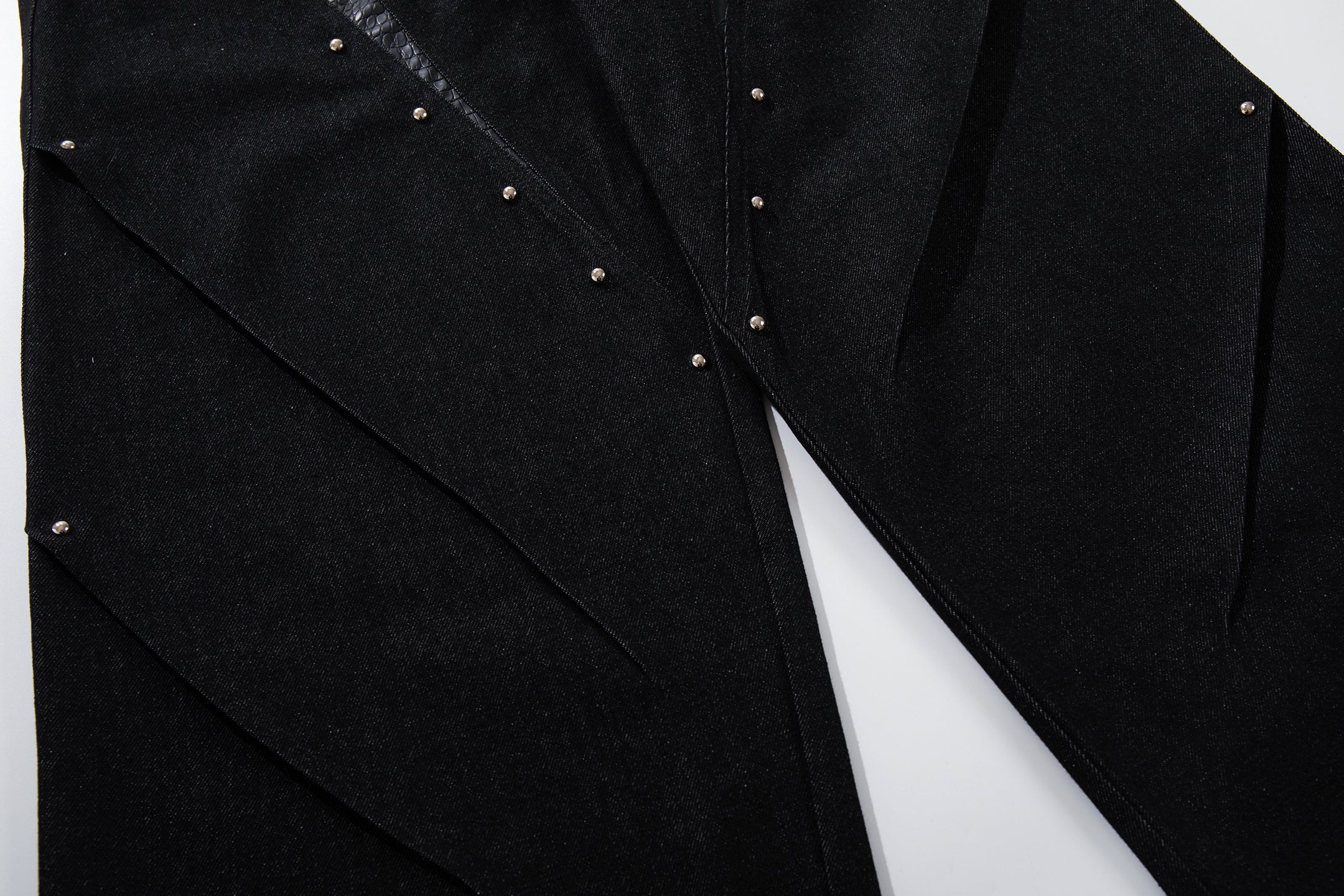 CapCabin Panel-Detail Wide Leg Denim Pants