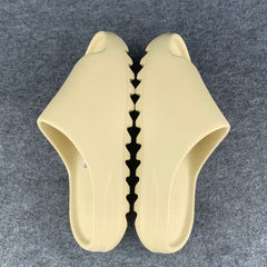 Yeezy Slides 'Bone'