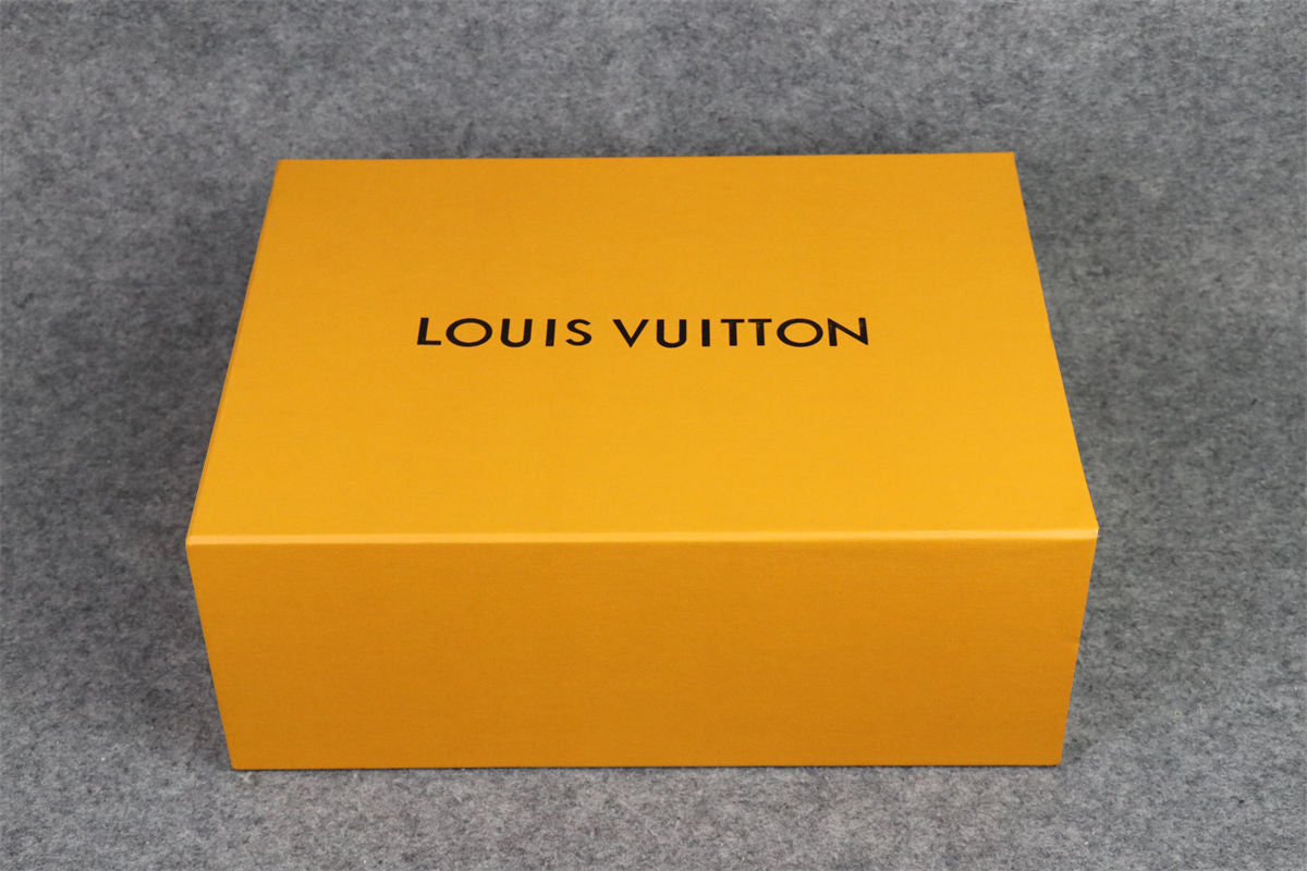 WMNS LV Trainer 'Fuchsia'