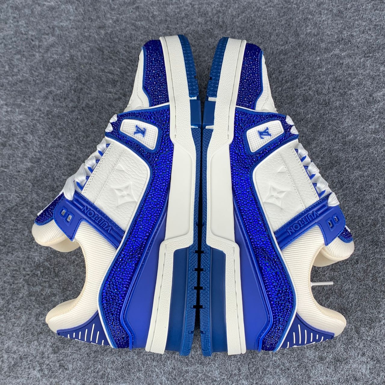 LV Trainer 'White Blue Crystals'