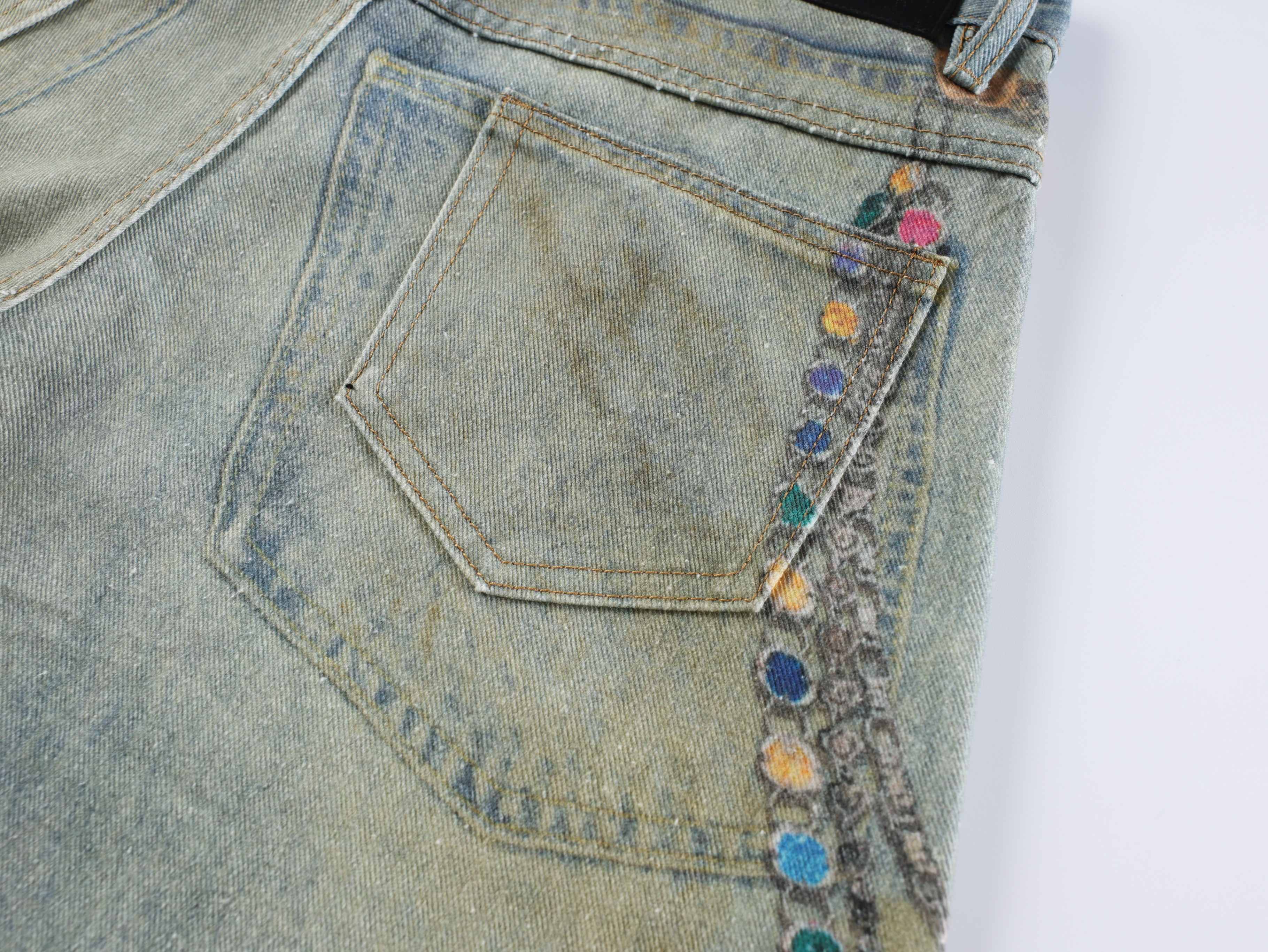 CapCabin “Toychain Graffiti Balloon Jeans”