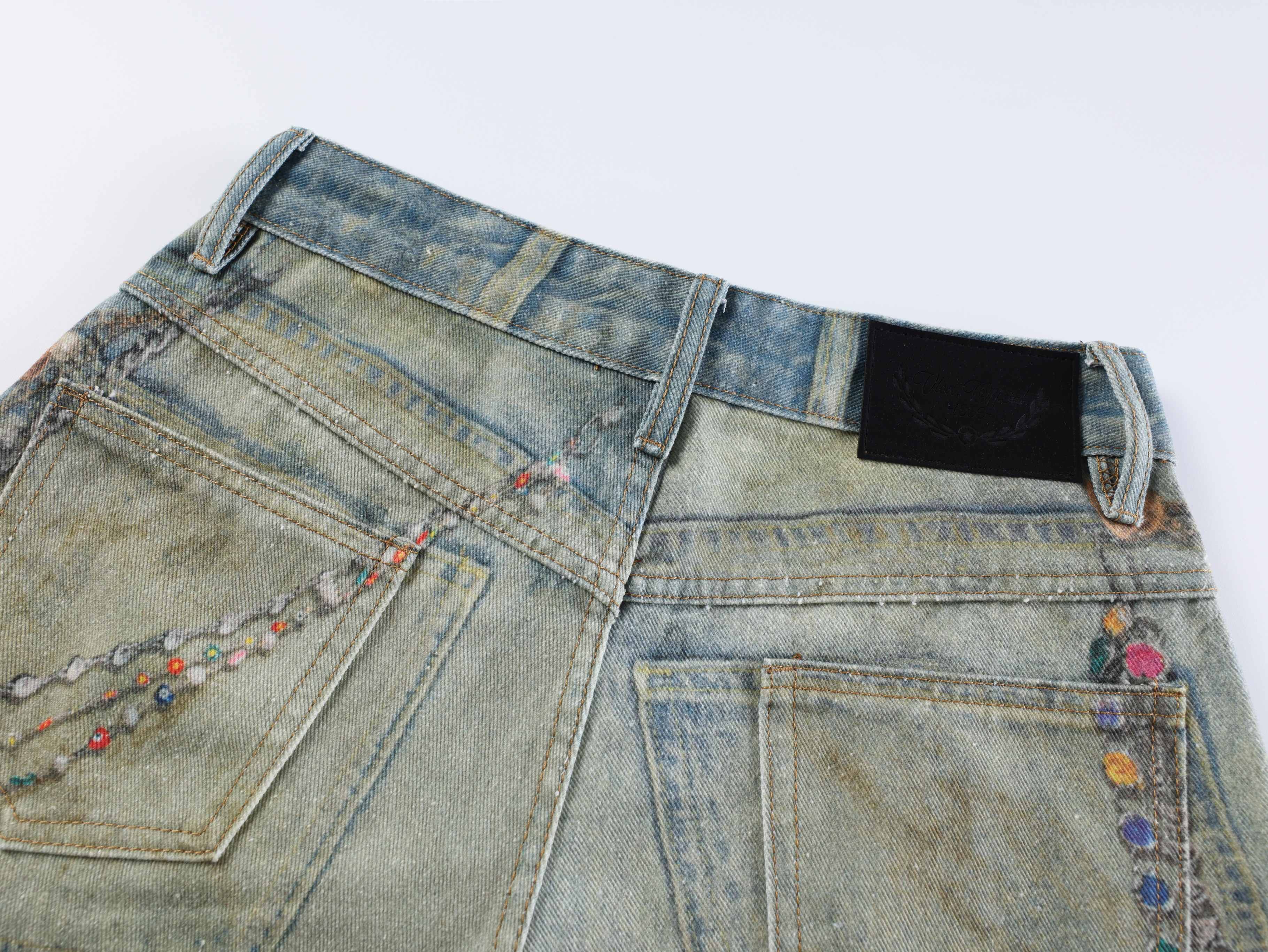 CapCabin “Toychain Graffiti Balloon Jeans”