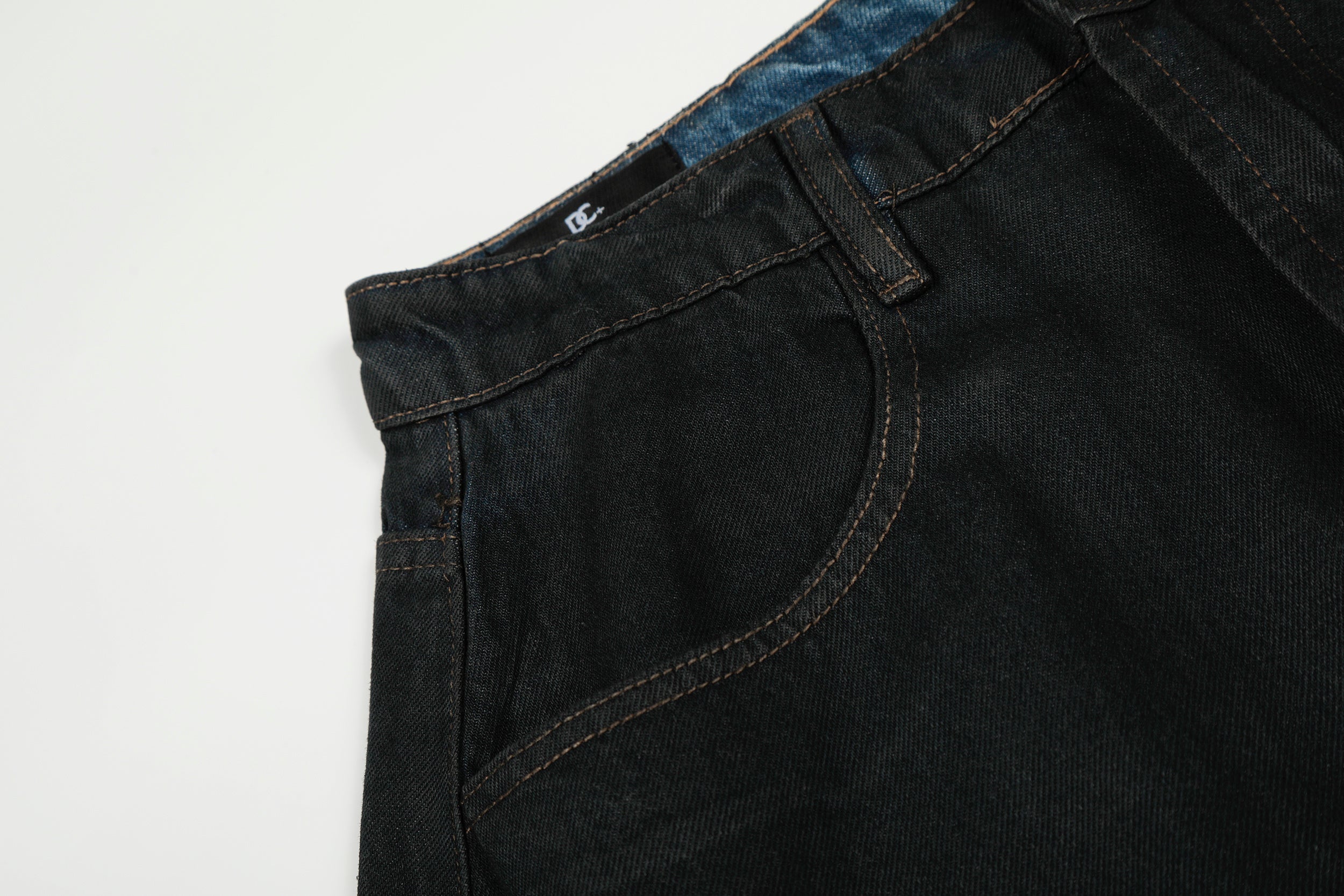 CapCabin Minimal Curved Denim Pants