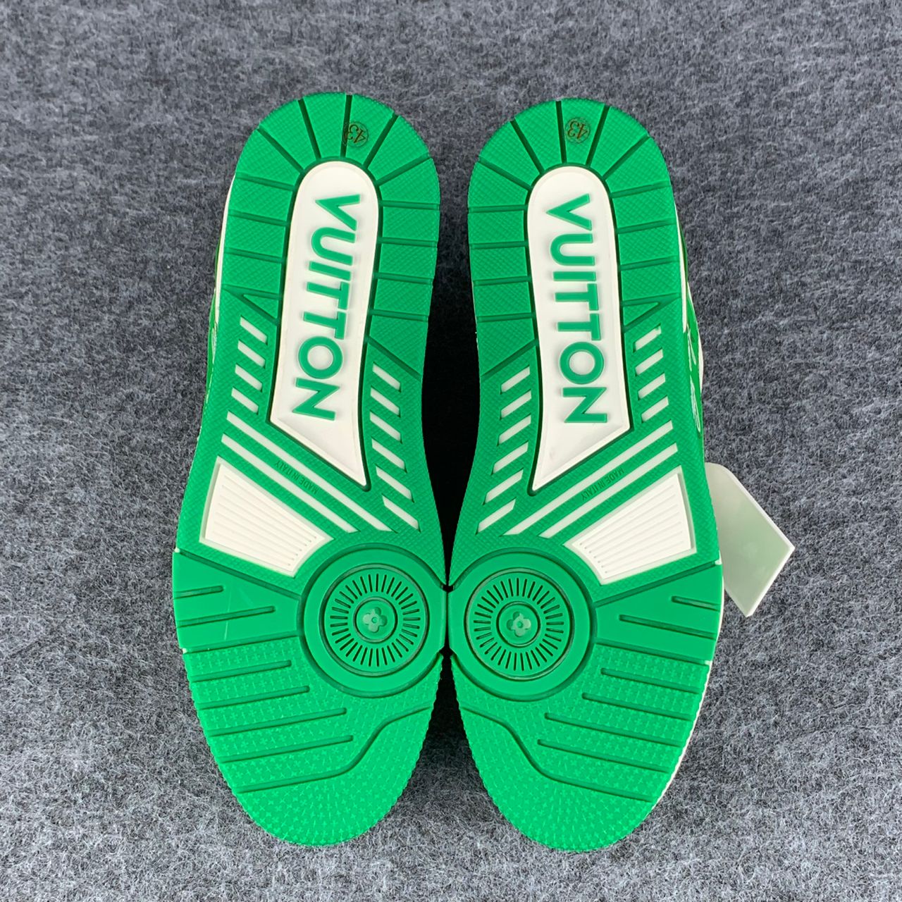 LV Trainer Low '#54 Signature - Green White'