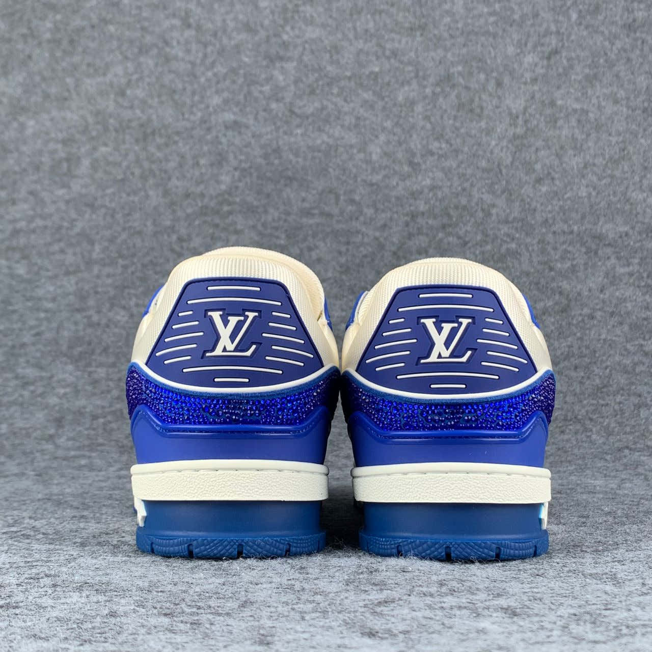 LV Trainer 'White Blue Crystals'