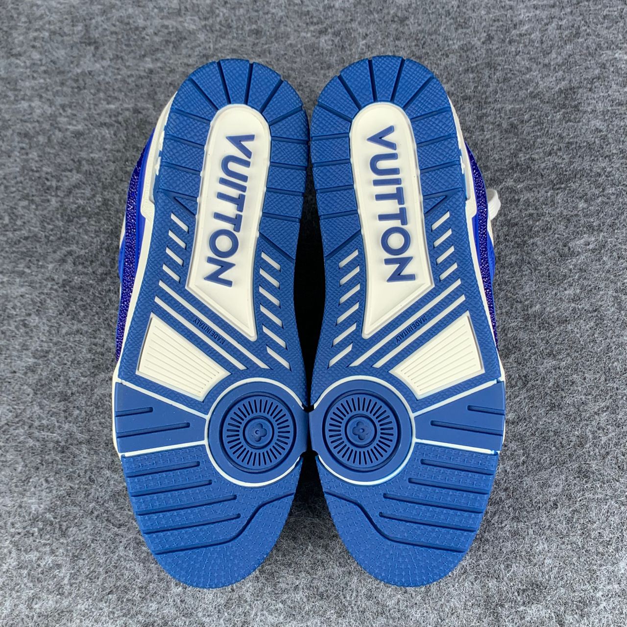 LV Trainer 'White Blue Crystals'