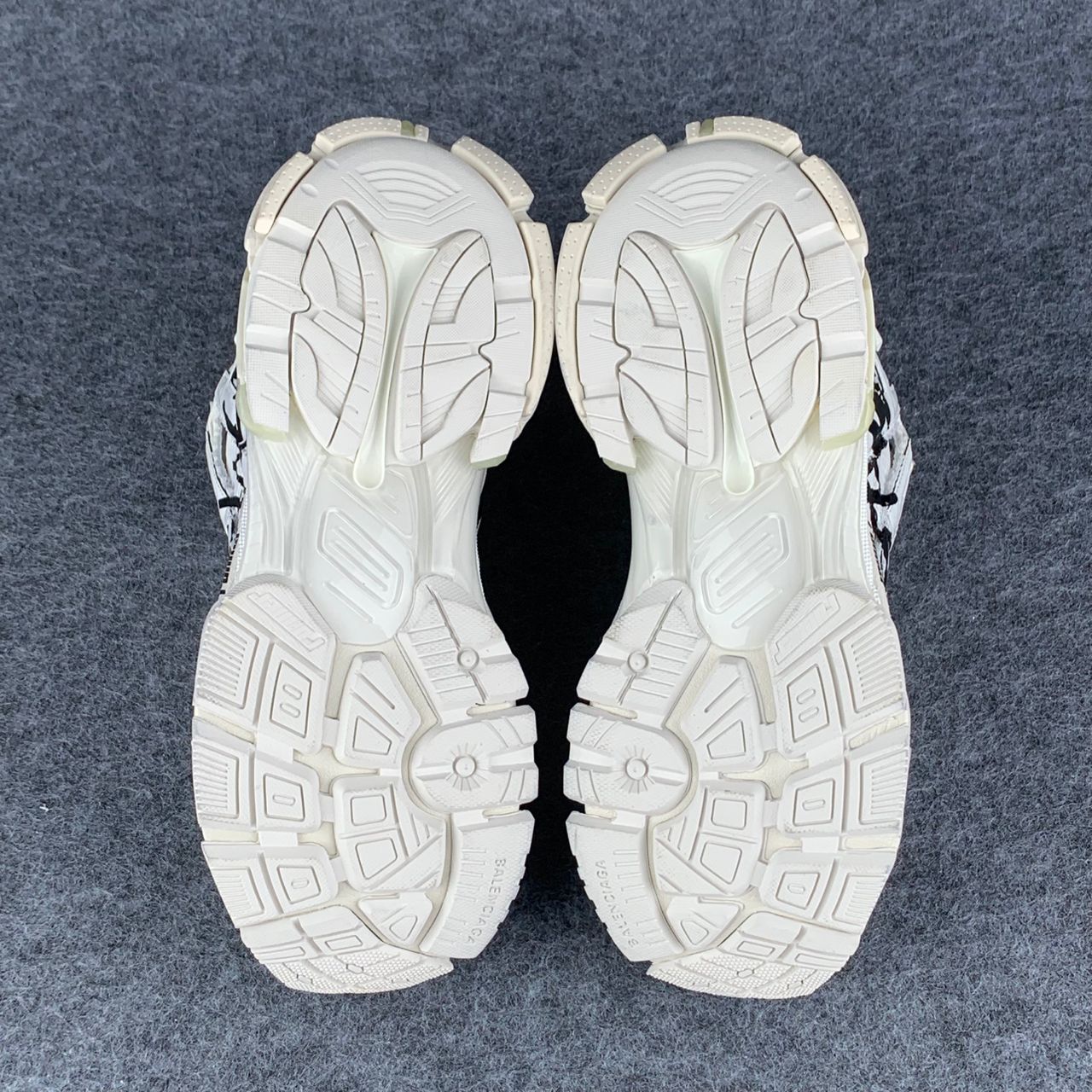 Balenciaga Runner Sneaker Graffiti 'White'
