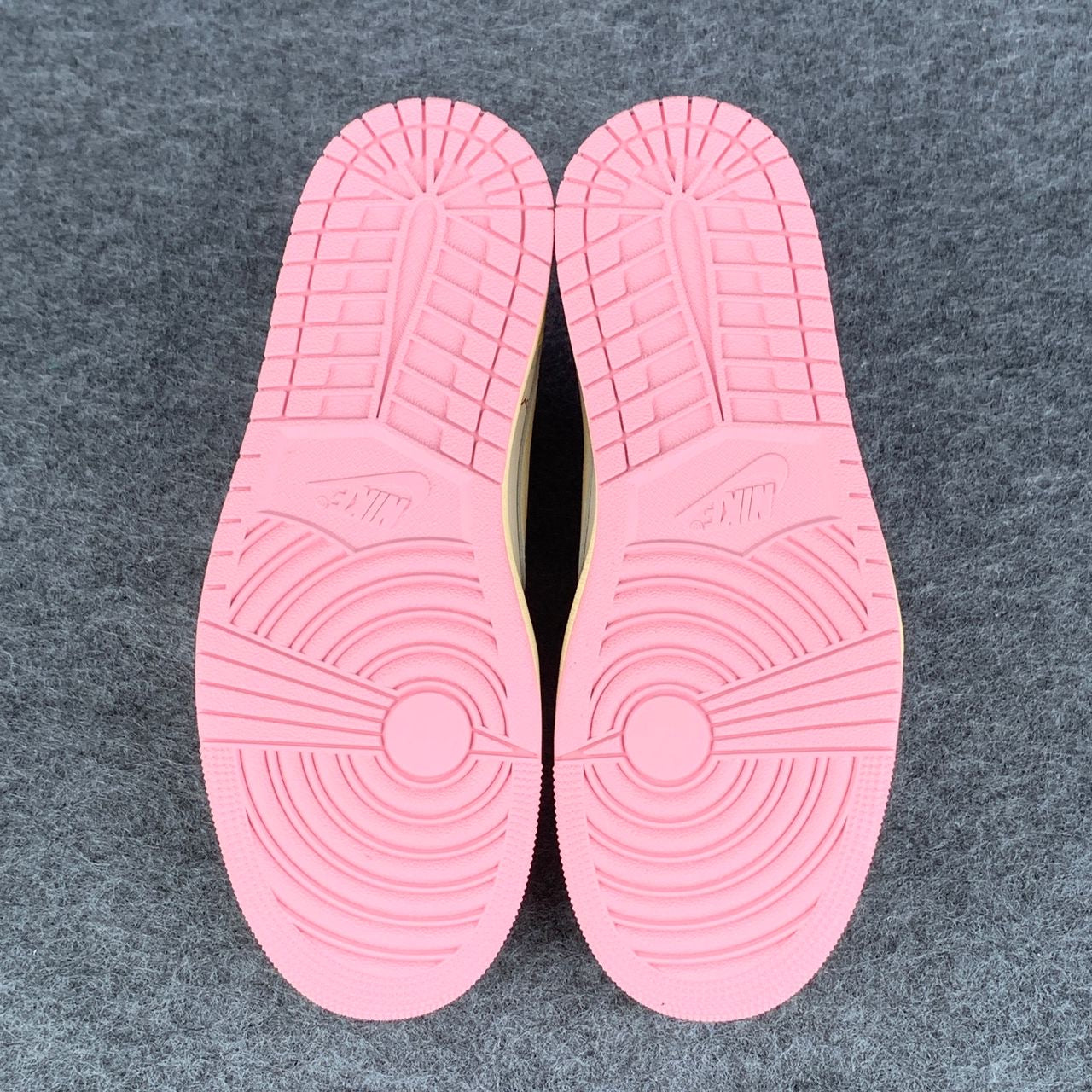 Travis Scott x Air Jordan 1 Low OG SP 'Muslin/Shy Pink'