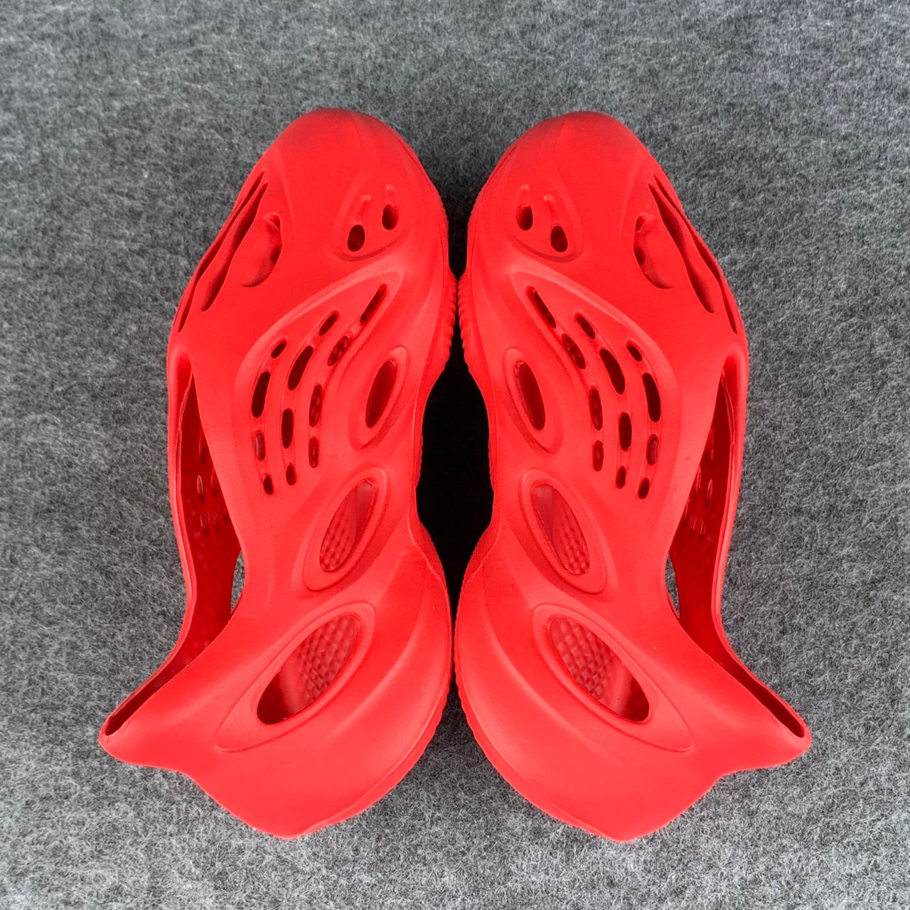 Yeezy Foam Runner 'Vermilion'