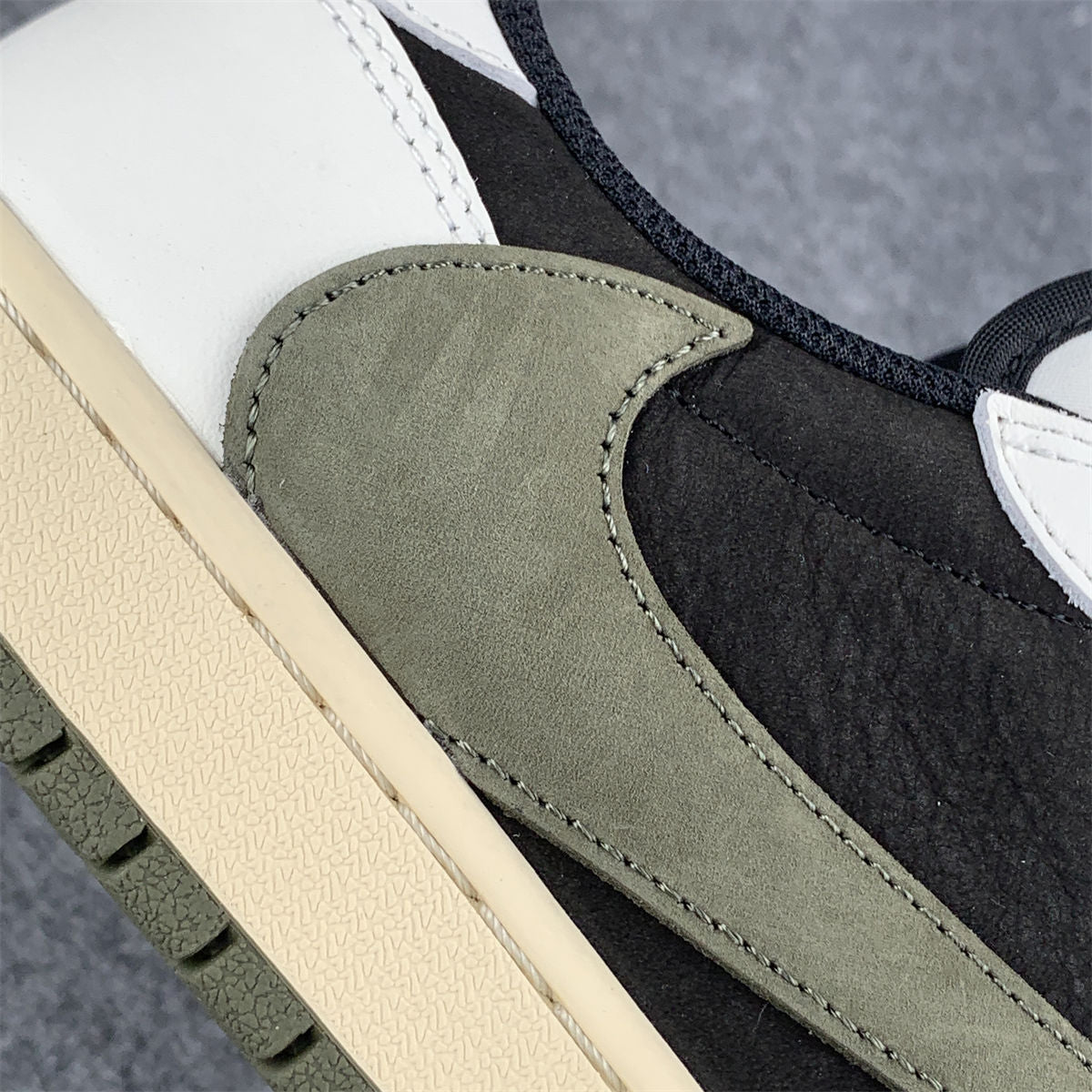 Travis Scott x Wmns Air Jordan 1 Low OG 'Olive' (B-Grade Version)