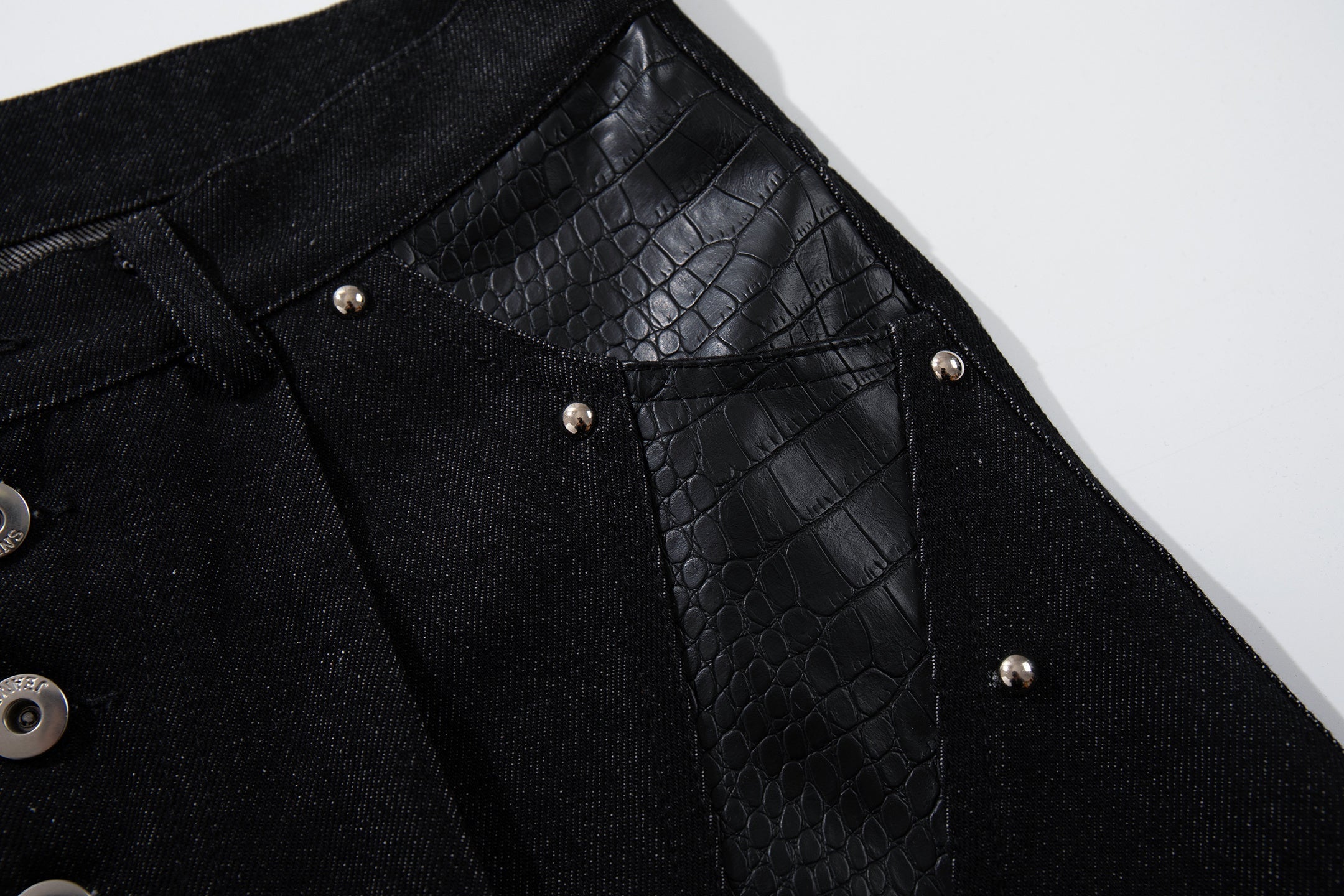 CapCabin Panel-Detail Wide Leg Denim Pants