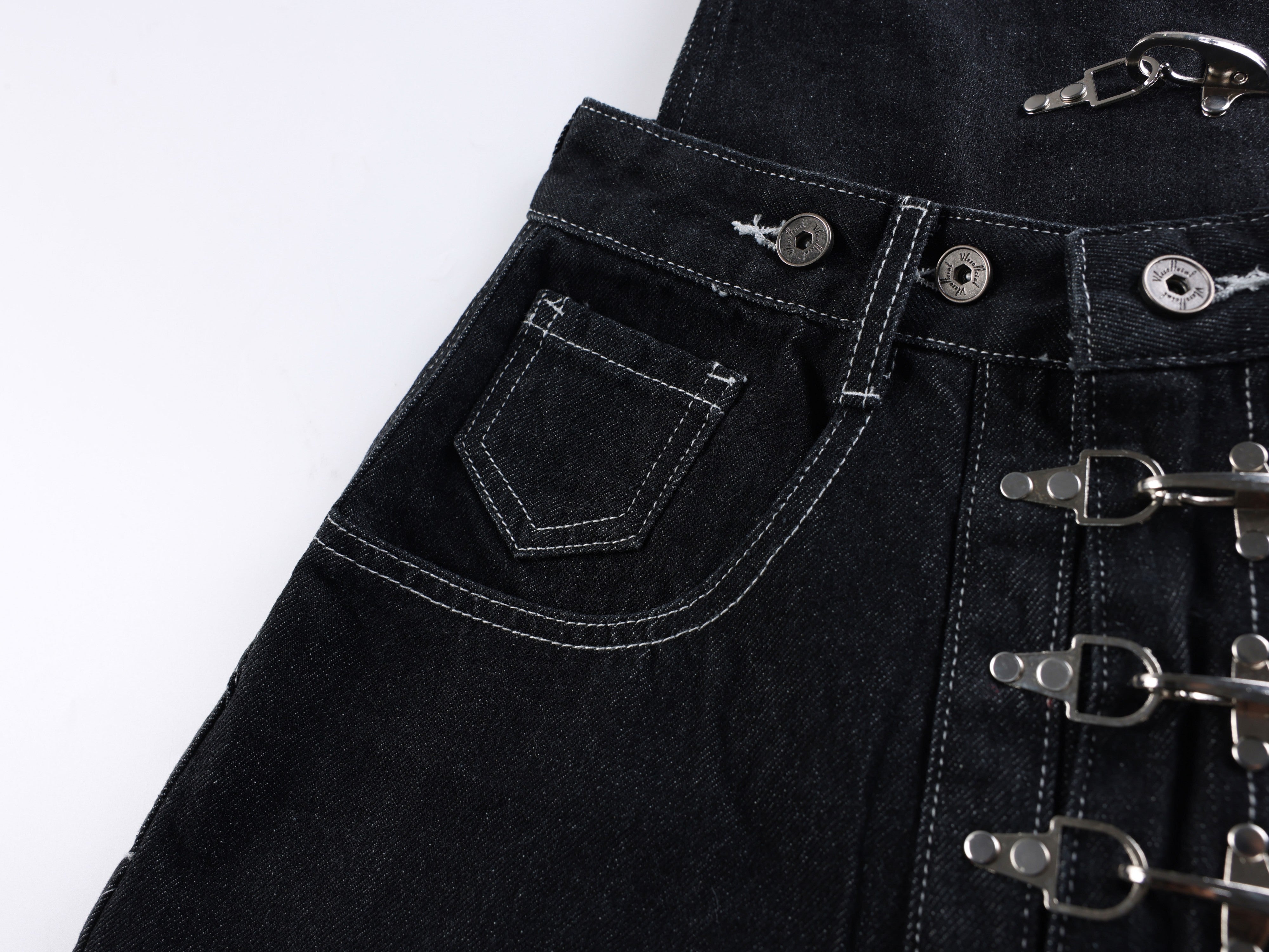 CapCabin Hardware Strap Wide-Leg Jeans
