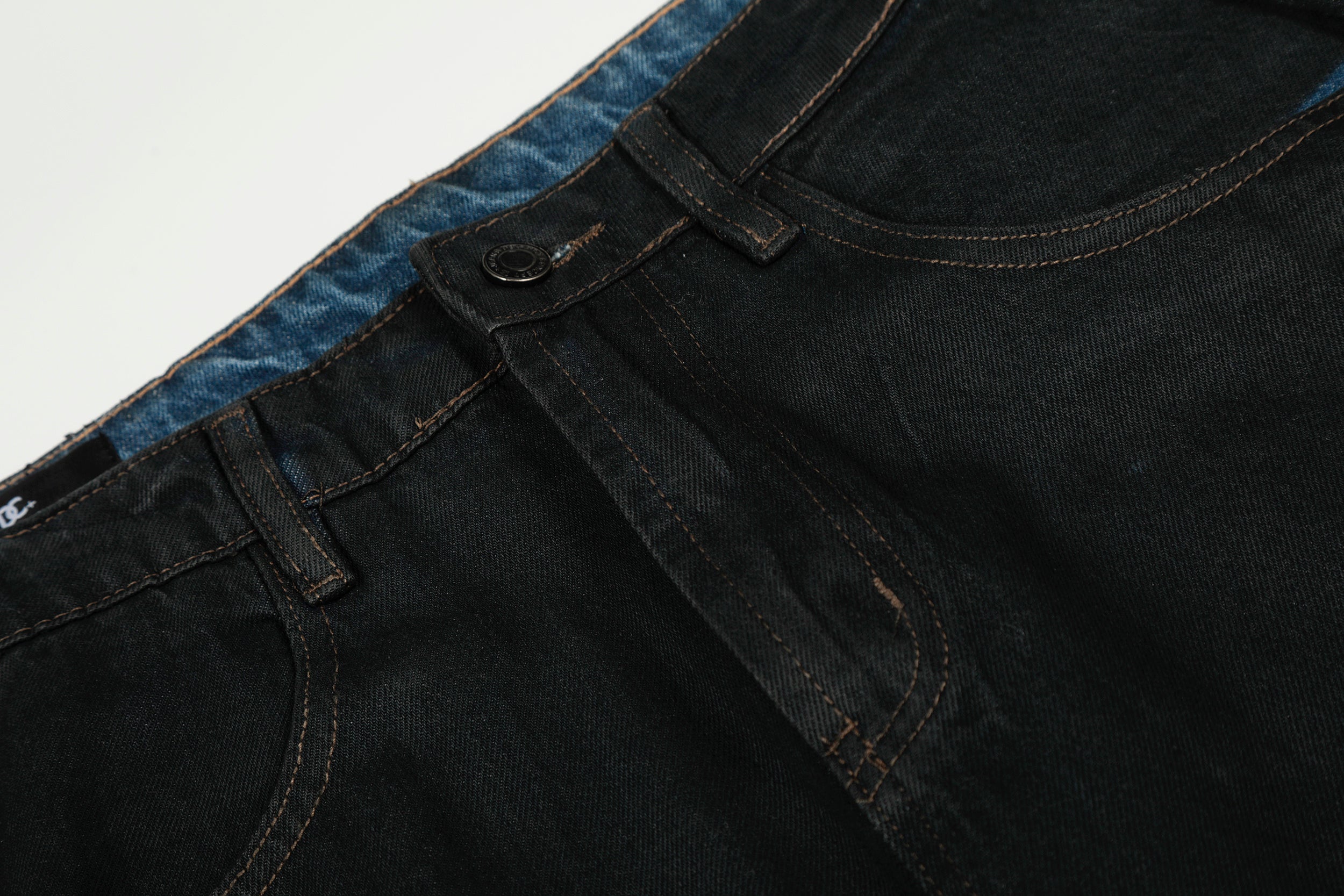 CapCabin Minimal Curved Denim Pants