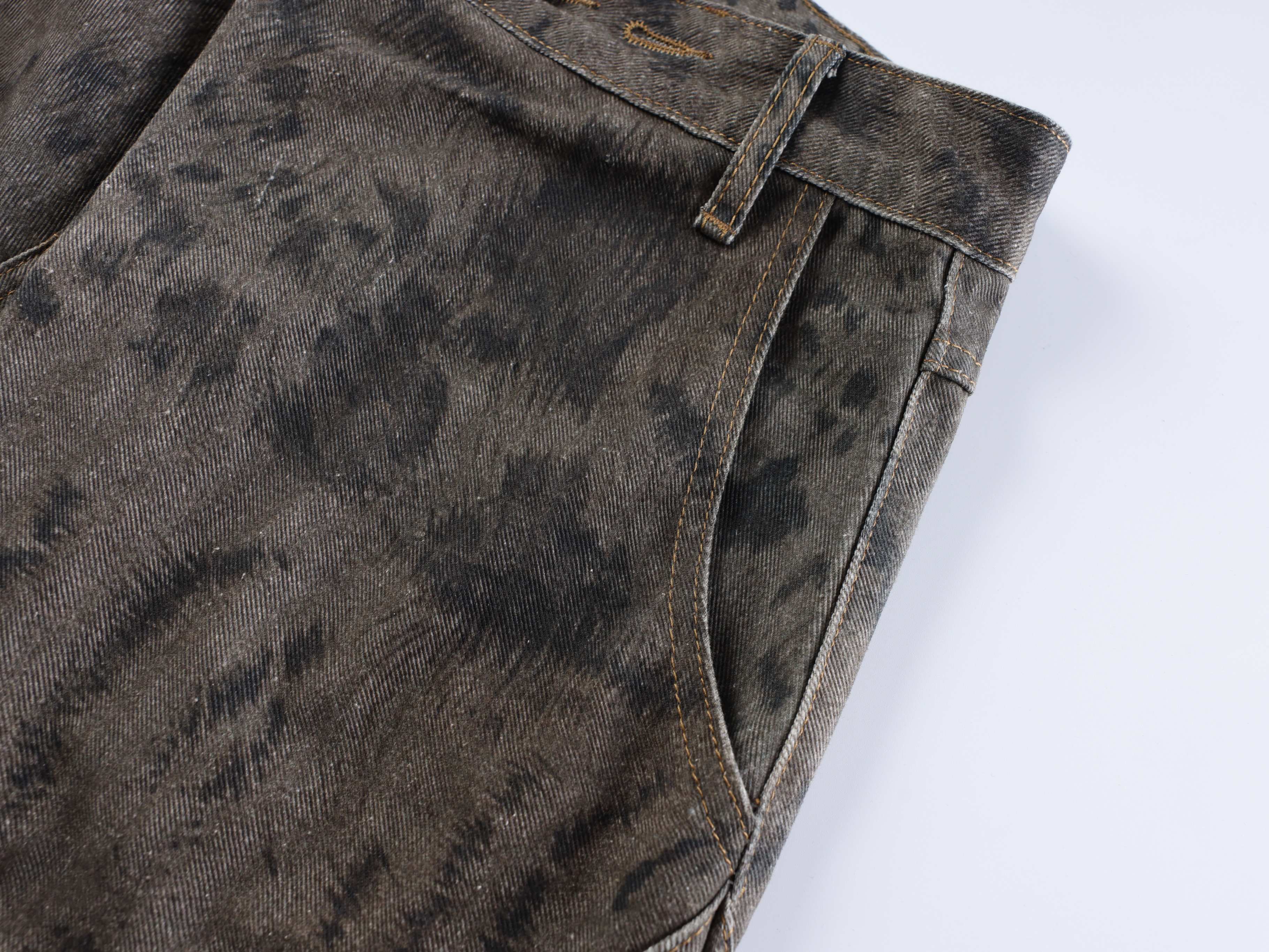 CapCabin “Shadow Predator Balloon Jeans”