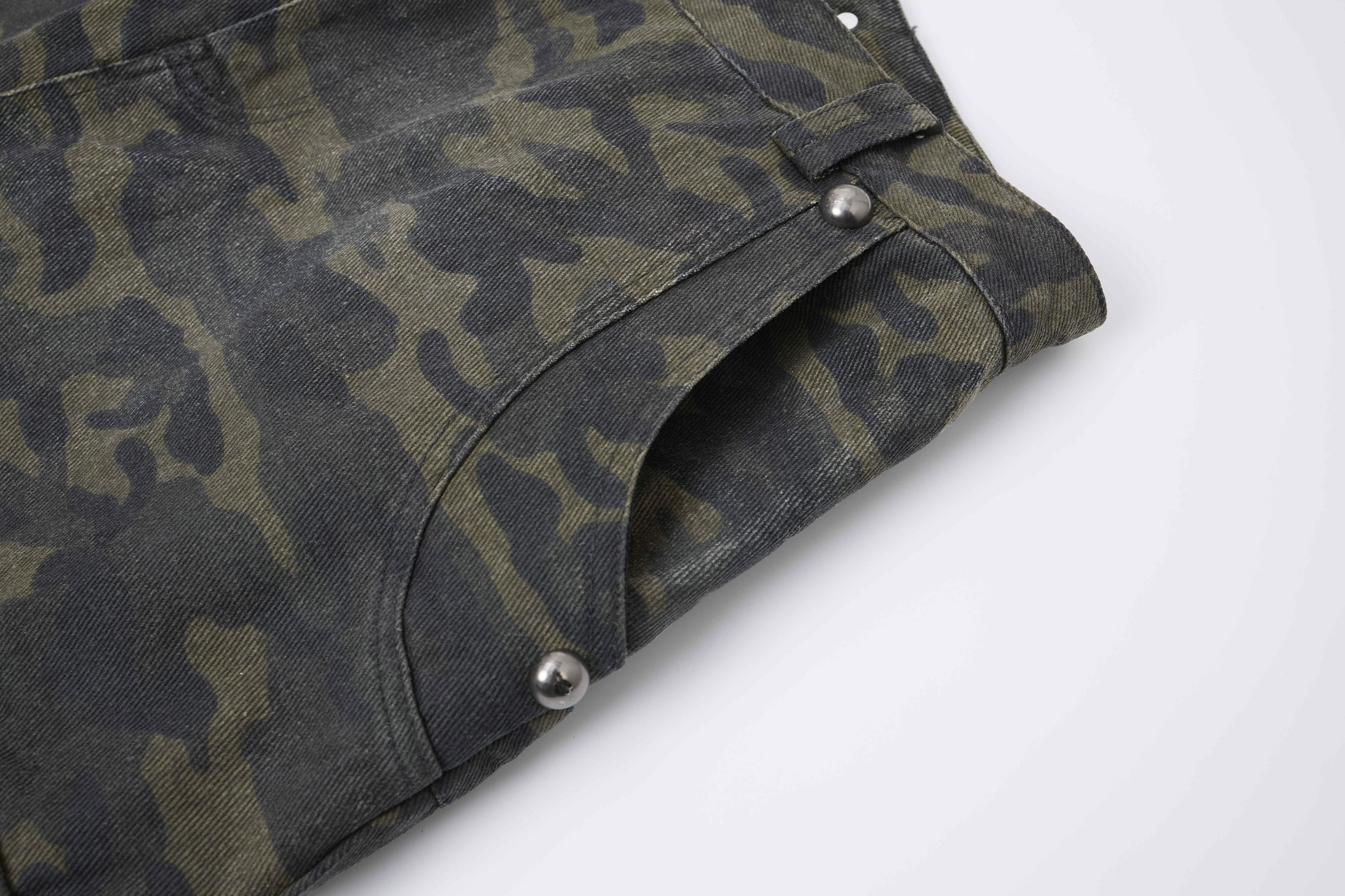 CapCabin Camo Wide-Leg Cargo Pants