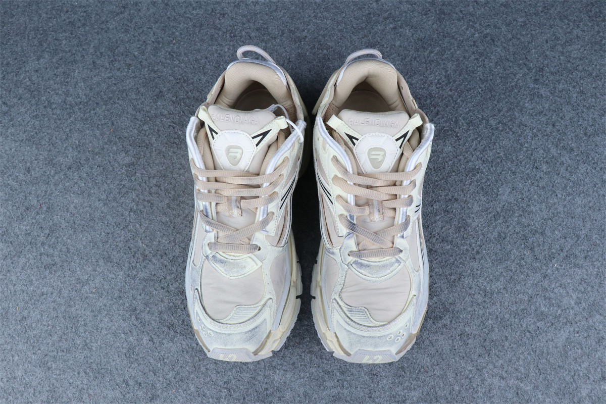 Balenciaga Wmns Runner 'Worn-Out - Beige'