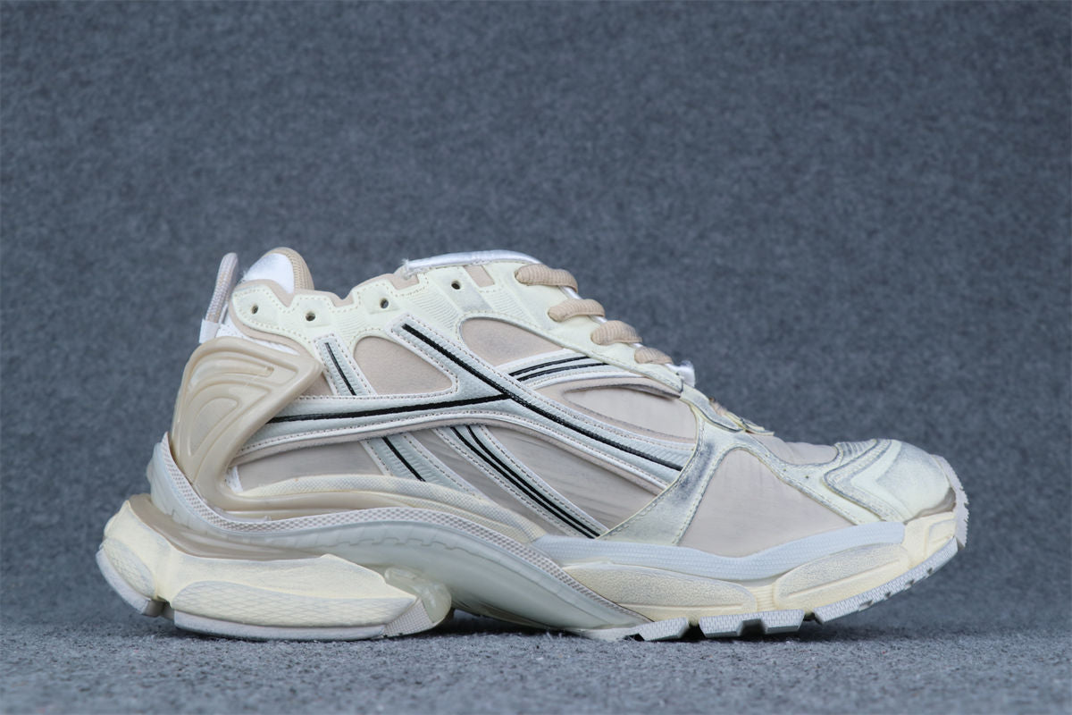 Balenciaga Wmns Runner 'Worn-Out - Beige'